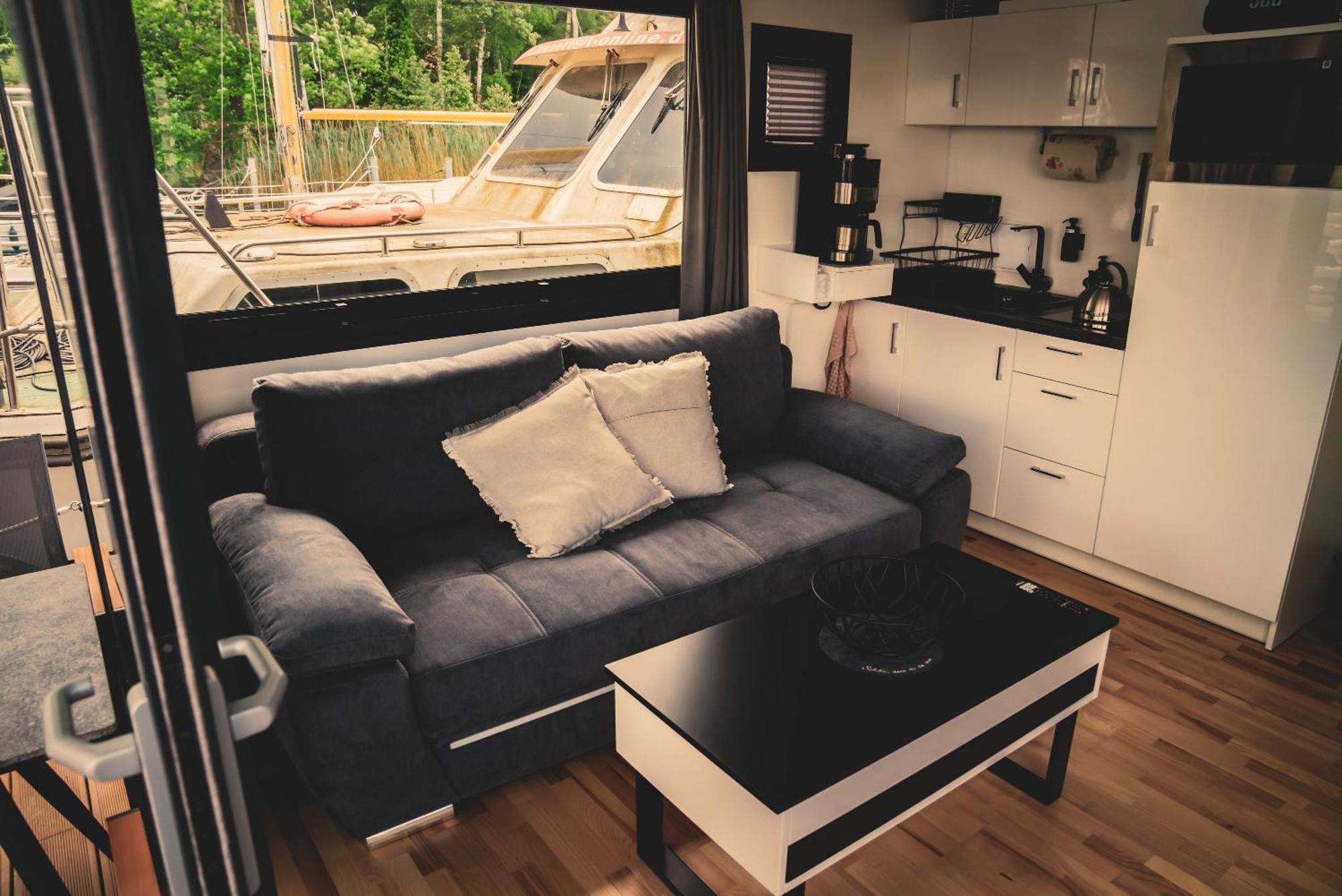 Traumzeitboot2 Auf Dem Scharmuetzelsee Bad Saarow Ngoại thất bức ảnh